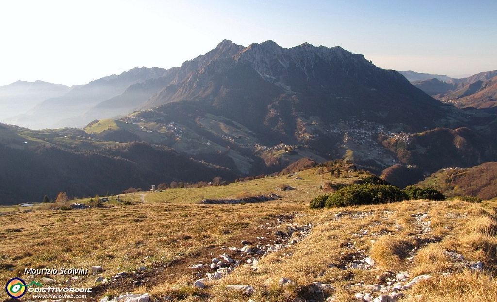 01 Dall'Alpe Arera,  panorama verso l'Alben....JPG